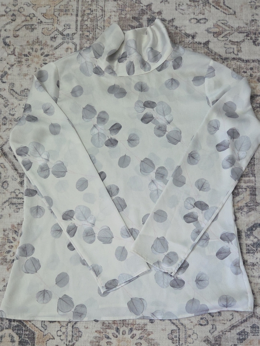 Banana Republic Turtleneck Leaf Print Long-Sleeve Top - White & Gray